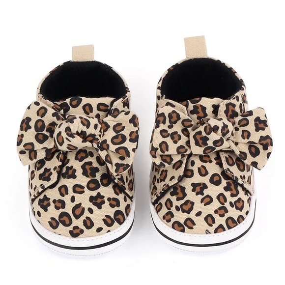 NWOT Leopard Print Baby Shoes with Bow 0-3 months - Picture 1 of 6